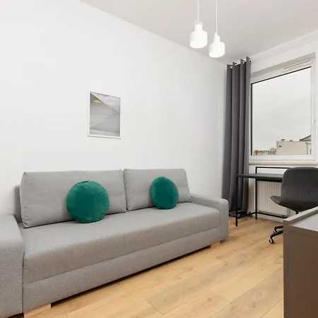 Minimalist In With Parking Near Kaliska By Renters *