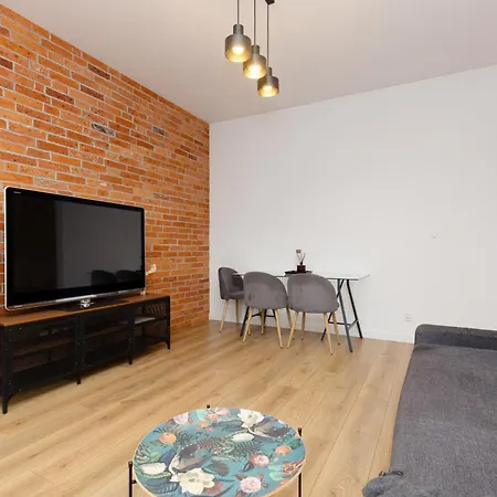 Minimalist In With Parking Near Kaliska By Renters *