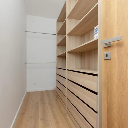 Minimalist In With Parking Near Kaliska By Renters Lodz