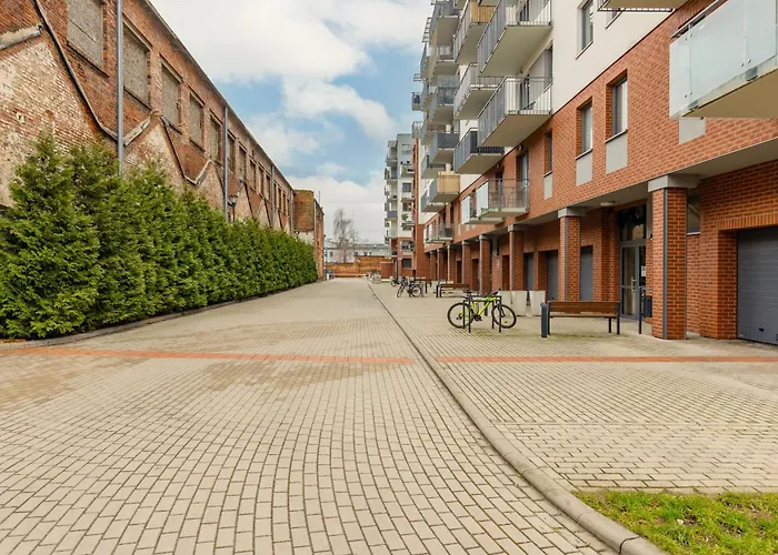 Minimalist In With Parking Near Kaliska By Renters Łódź