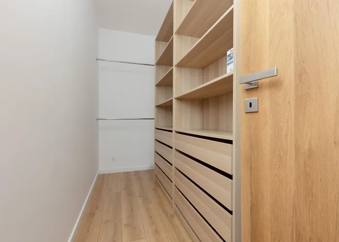 Minimalist In With Parking Near Kaliska By Renters Łódź